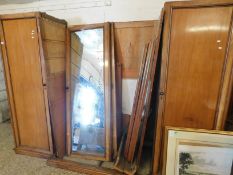 19TH CENTURY MAHOGANY BREAK FRONT WARDROBE CENTRALLY FITTED WITH TWO MIRRORED DOORS FLANKED EITHER