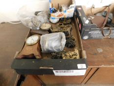 BOX QTY OF CLOCK MOVEMENTS A DISMANTLED CARRIAGE CLOCK, OAK FRAMED MANTLE CLOCK ETC