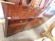 REPRODUCTION MAHOGANY SIDEBOARD FITTED WITH FOUR DRAWERS OVER FOUR CUPBOARD DOORS WITH RINGLET