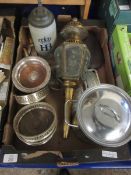 TRAY CONTAINING TWO PAIRS OF SILVER PLATED COASTERS, SILVER PLATED CUTLERY, A BRASS CARRIAGE LAMP
