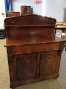 VICTORIAN MAHOGANY CHIFFONIER WITH ARCHED BACK OVER A SHELF, LOWER SECTION WITH FULL WIDTH DRAWER