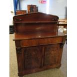 VICTORIAN MAHOGANY CHIFFONIER WITH ARCHED BACK OVER A SHELF, LOWER SECTION WITH FULL WIDTH DRAWER