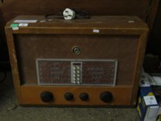 VINTAGE WALNUT FRAMED MURPHY RADIO