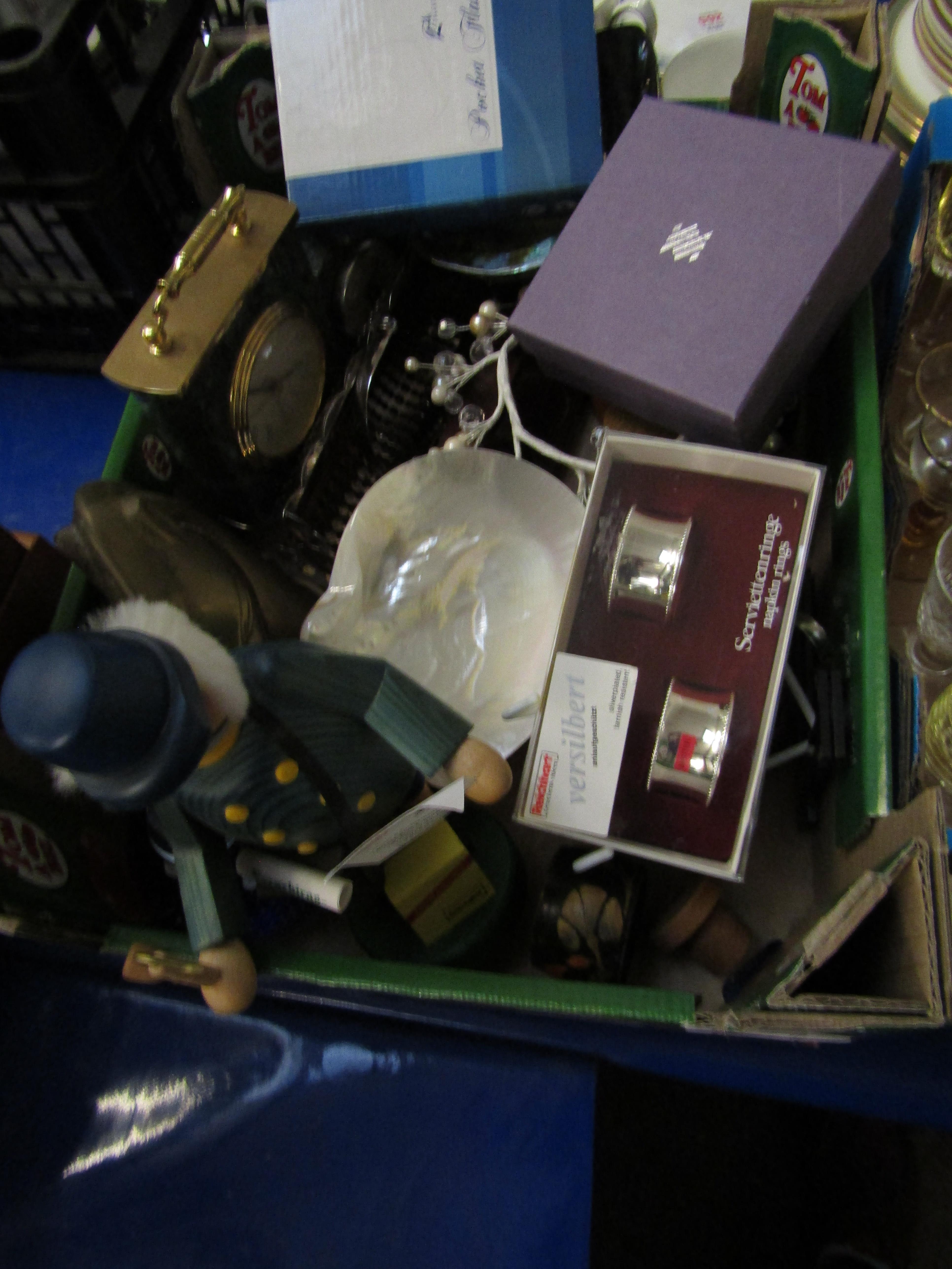 BOX ASSORTED TREEN WARES, SILVER PLATED NAPKIN RINGS ETC