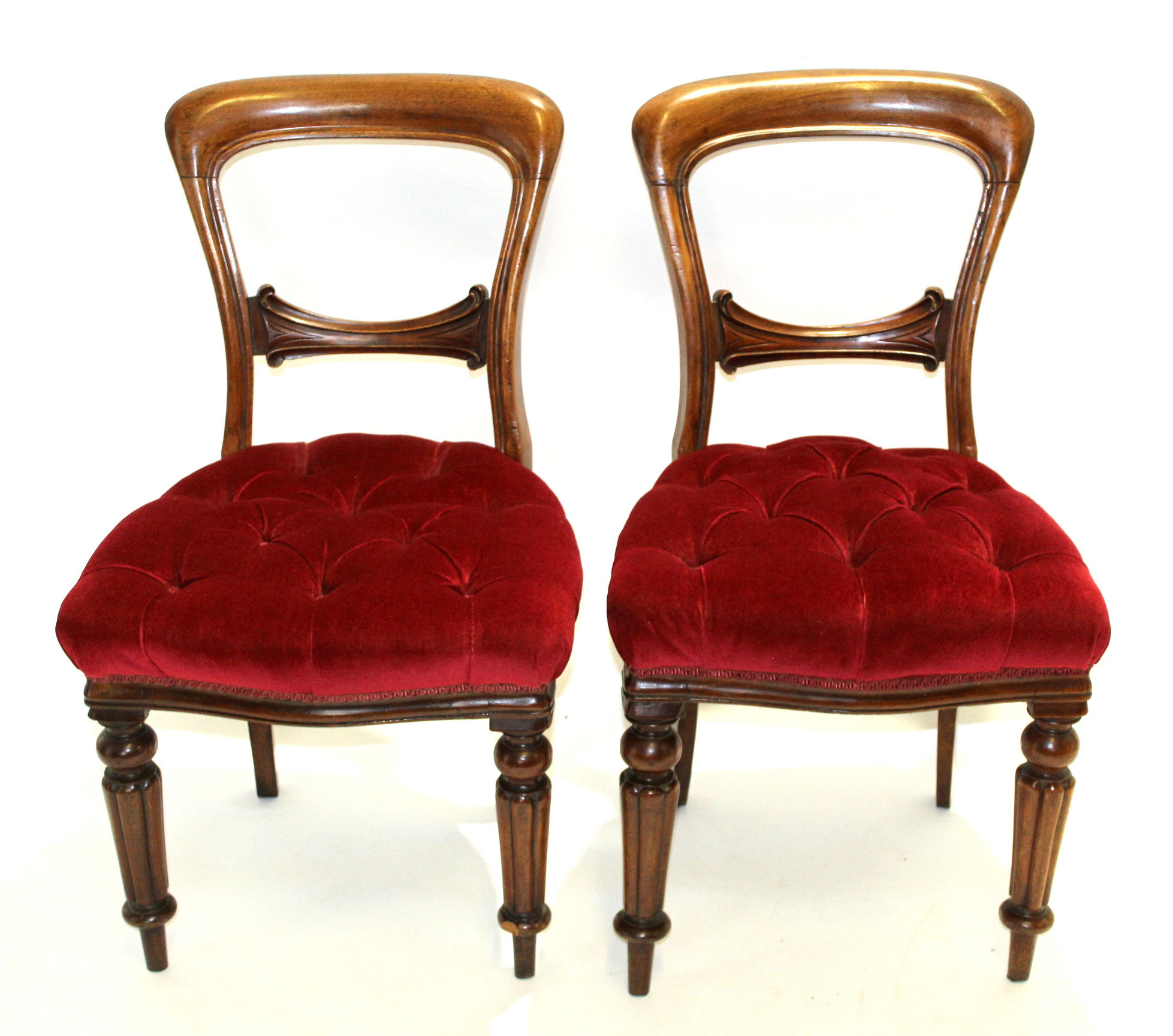 Set of seven Victorian mahogany balloon and bar back dining chairs on front fluted turned legs, red