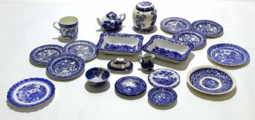 Quantity of late 19th century/early 20th century blue and white wares, including a jar and cover,