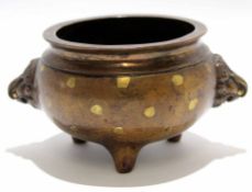 Chinese bronze censer, the handles modelled as lion heads on three stub feet, 10cm diam