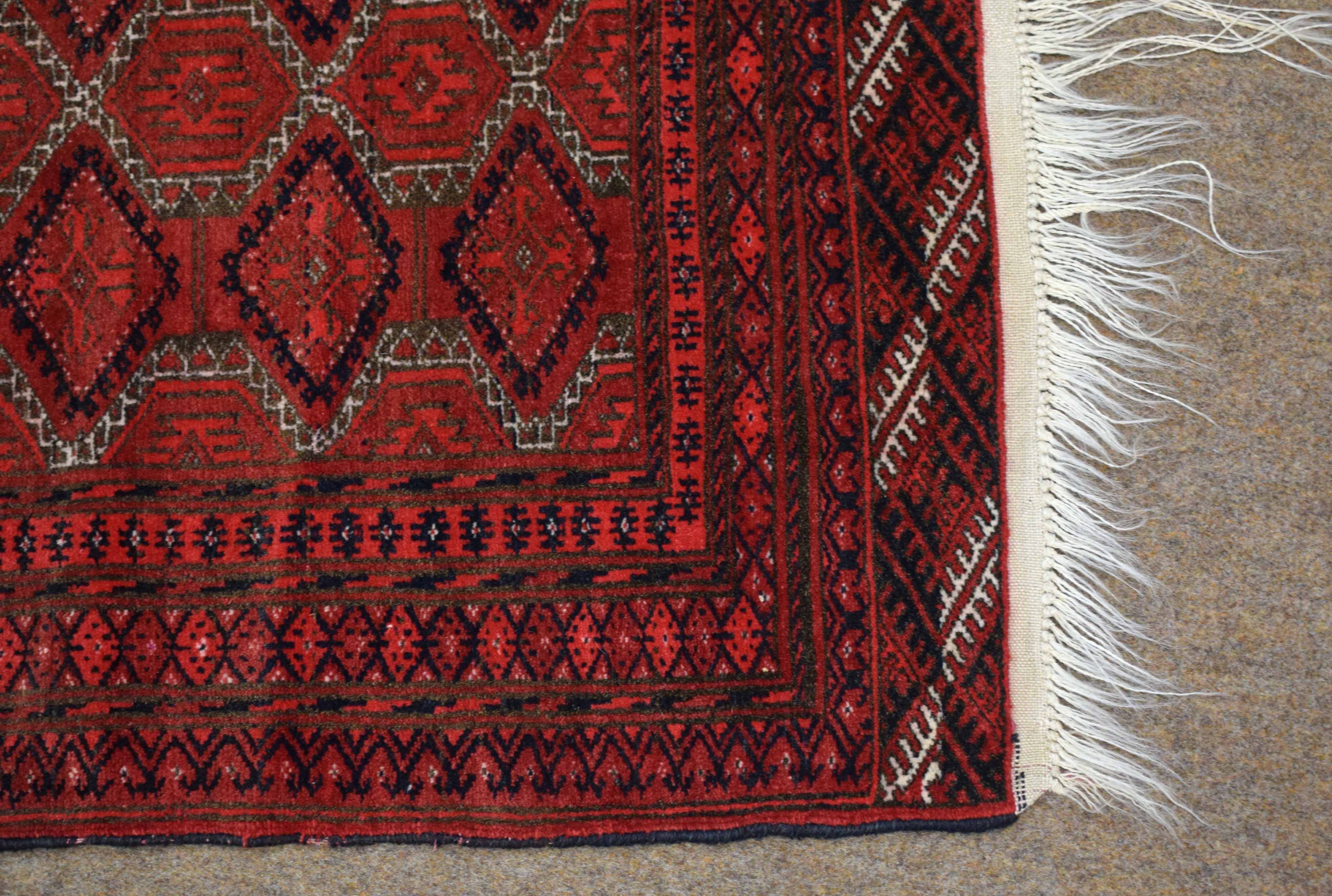 Good quality small Bokhara type carpet with a red field, with diamond repeating lozenge on a multi- - Image 2 of 3
