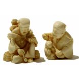 Group of two small ivory figures, early 20th century, one with a rabbit, 4cm high