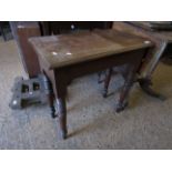 EDWARDIAN MAHOGANY SIDE TABLE ON FOUR RING TURNED LEGS