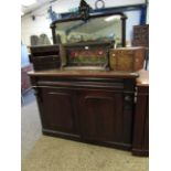 VICTORIAN MAHOGANY MIRRORED BACK SIDEBOARD WITH SHAPED DRAWER OVER TWO PANELLED CUPBOARD DOORS