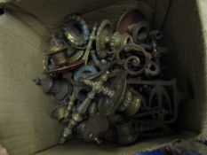 BOX CONTAINING MIXED BRASS PIANO SCONCES