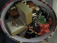 BOX OF MIXED COSTUME JEWELLERY, MAUCHLIN WARE BOX, CORAL NECKLACE, BRACELETS ETC (QTY)
