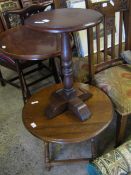 MID-20TH CENTURY OAK CIRCULAR TOP COFFEE TABLE TOGETHER WITH A FURTHER CIRCULAR PEDESTAL TABLE (2)