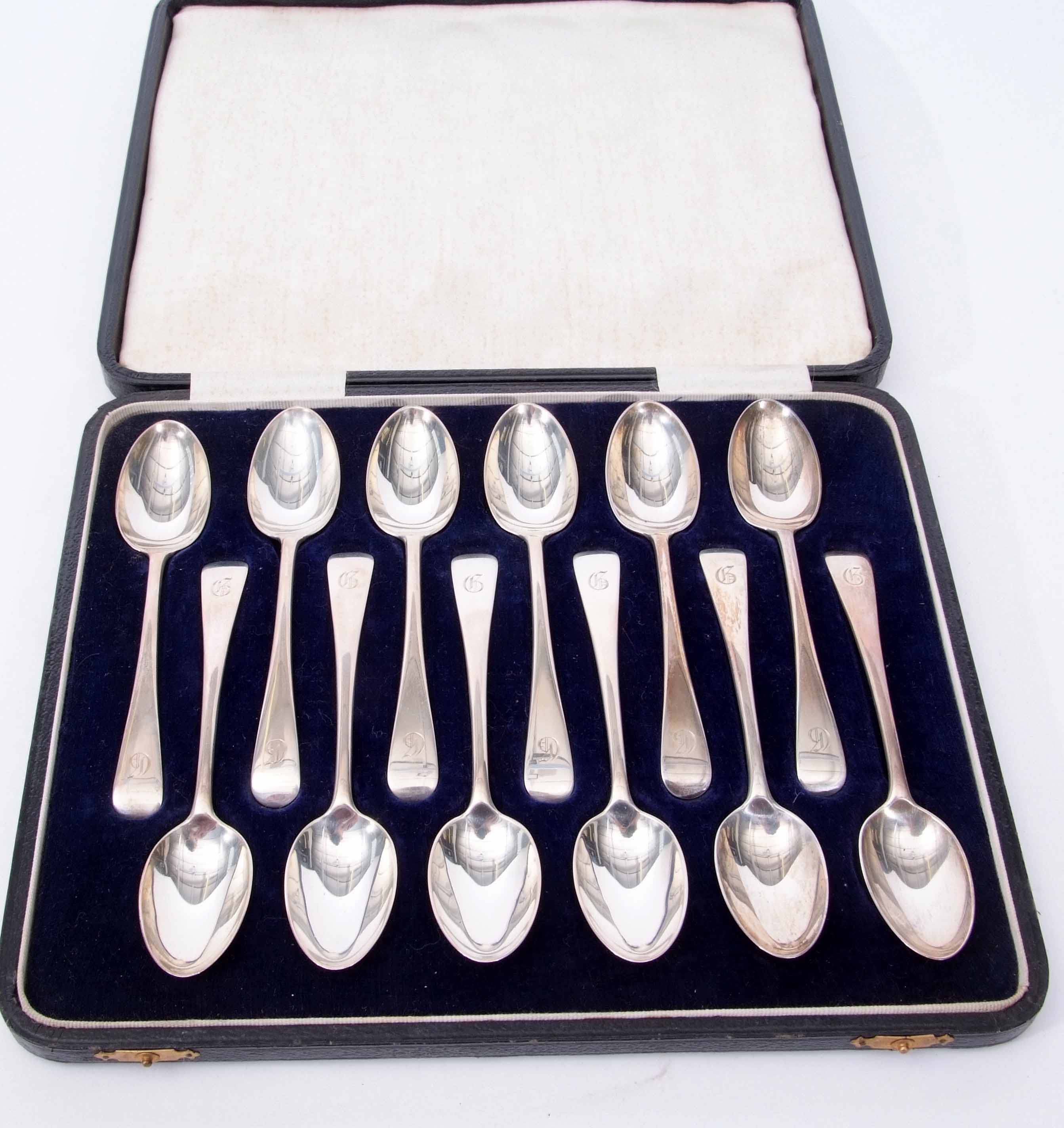 Cased set of 12 George V Old English pattern tea spoons initialled, combined weight approx 313gms, - Image 2 of 2