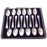 Cased set of 12 George V Old English pattern tea spoons initialled, combined weight approx 313gms,