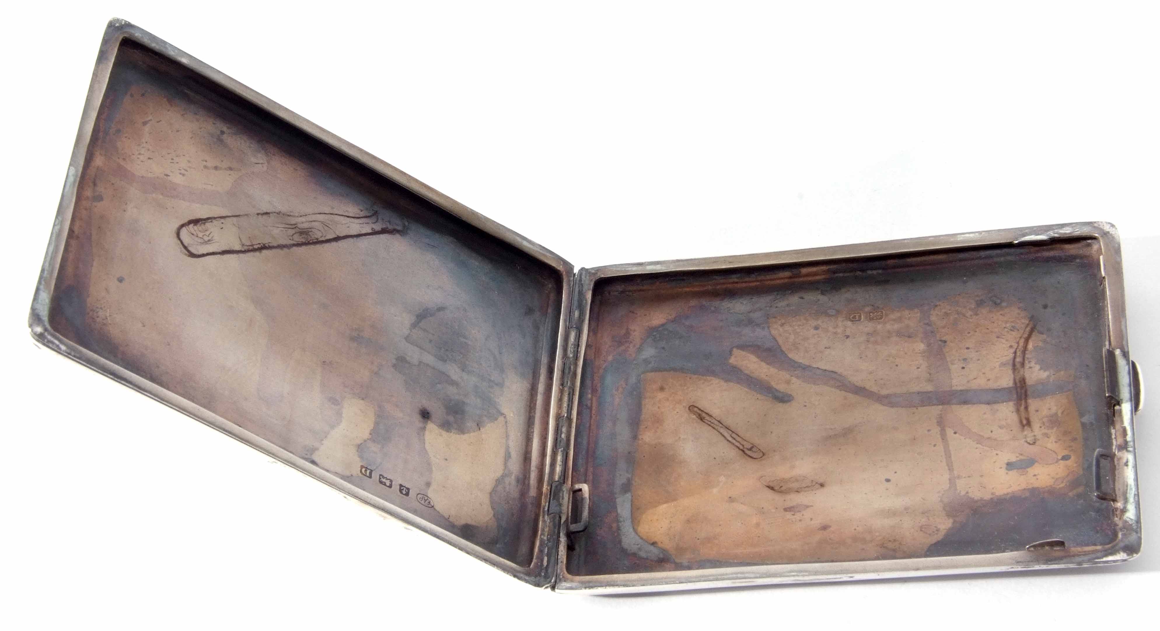 George V cigarette case of hinged rectangular form with all over engine turned decoration and - Image 2 of 2