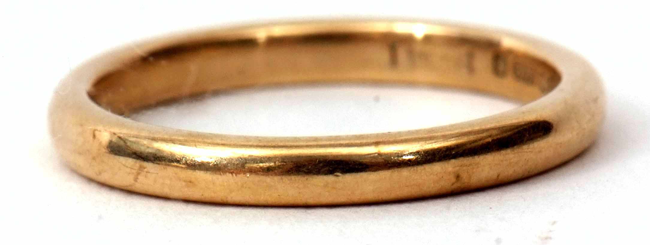 A 9ct gold wedding ring, of plain polished design, hallmarked London 1998, size H, 1.8gms