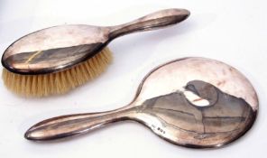 George V cased part dressing table set comprising hand mirror and hair brush, Birmingham 1927,