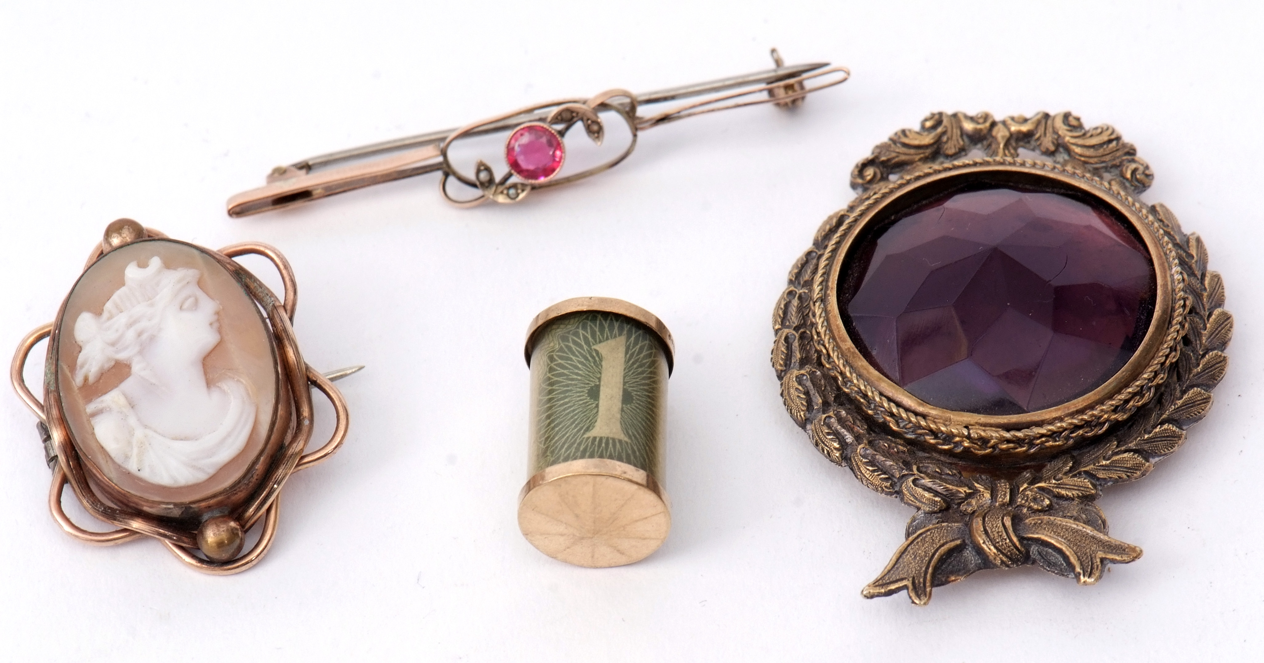 Mixed Lot: 9ct gold mounted £1 note charm, a 9ct stamped bar brooch set with a pink stone centre,