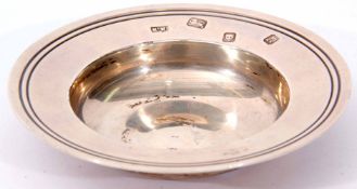 Elizabeth II circular small bowl with flared reeded rim, diam 8.3cm, weight approx 47gms, London