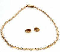 Mixed Lot: a 375 stamped two-tone S-link necklace with replacement metal cased magnetic clasp,