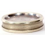 A 9ct gold waisted band wedding ring, hallmarked Birmingham 1998, size I/J, 5.4gms