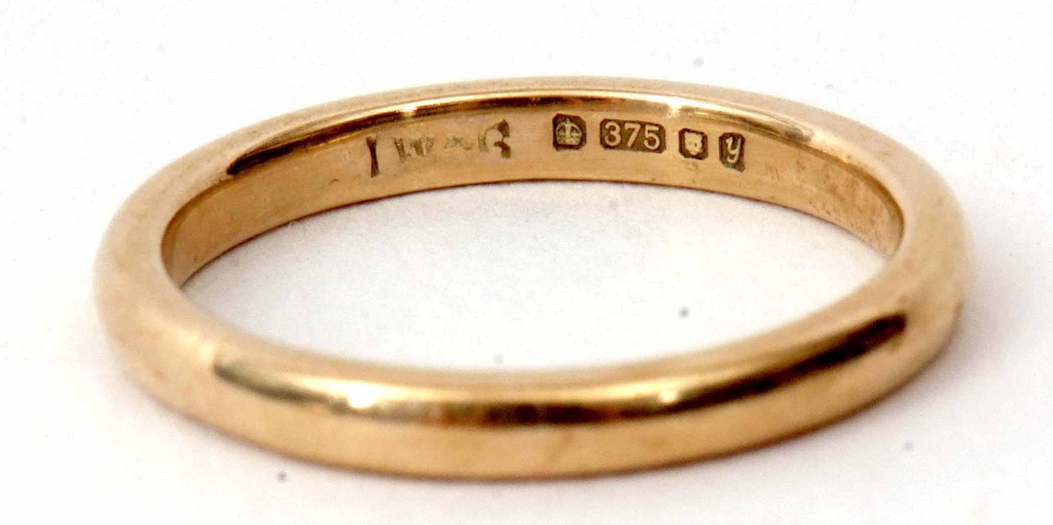 A 9ct gold wedding ring, of plain polished design, hallmarked London 1998, size H, 1.8gms - Image 2 of 2