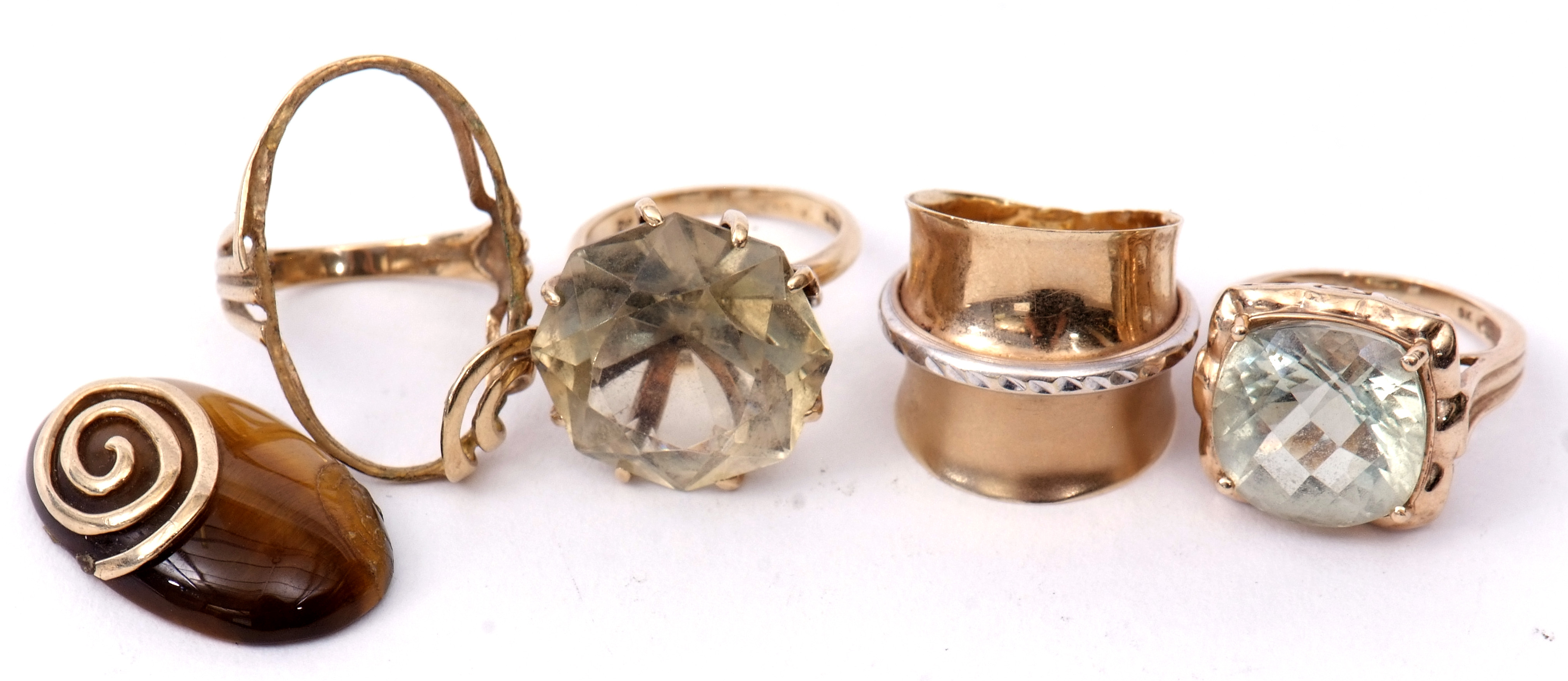 Mixed Lot: a two-tone yellow metal designer ring stamped 375, 3.8gms, together with three 9ct gold