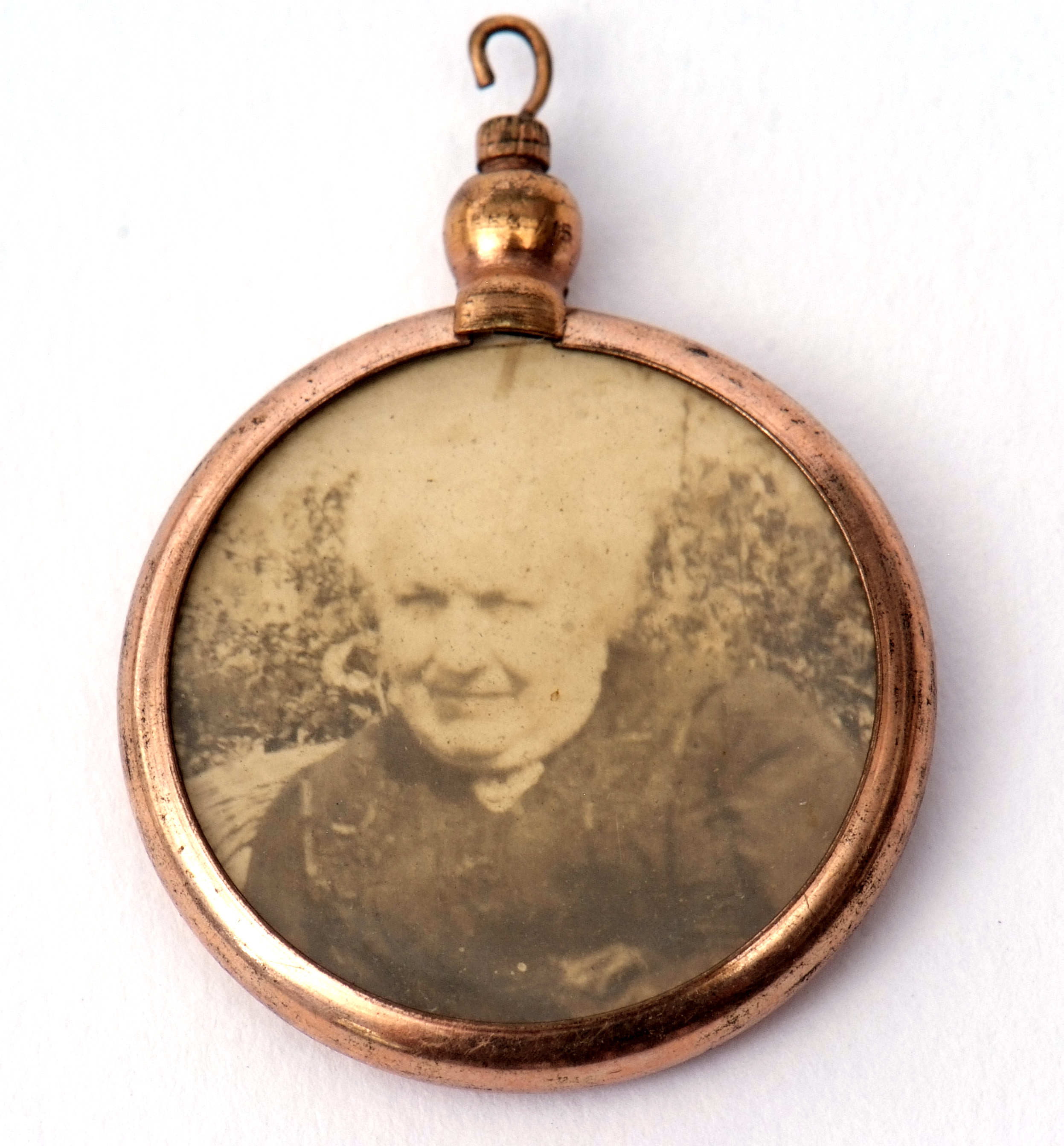 Antique gold plated double sided circular locket, 26mm diam - Image 2 of 2