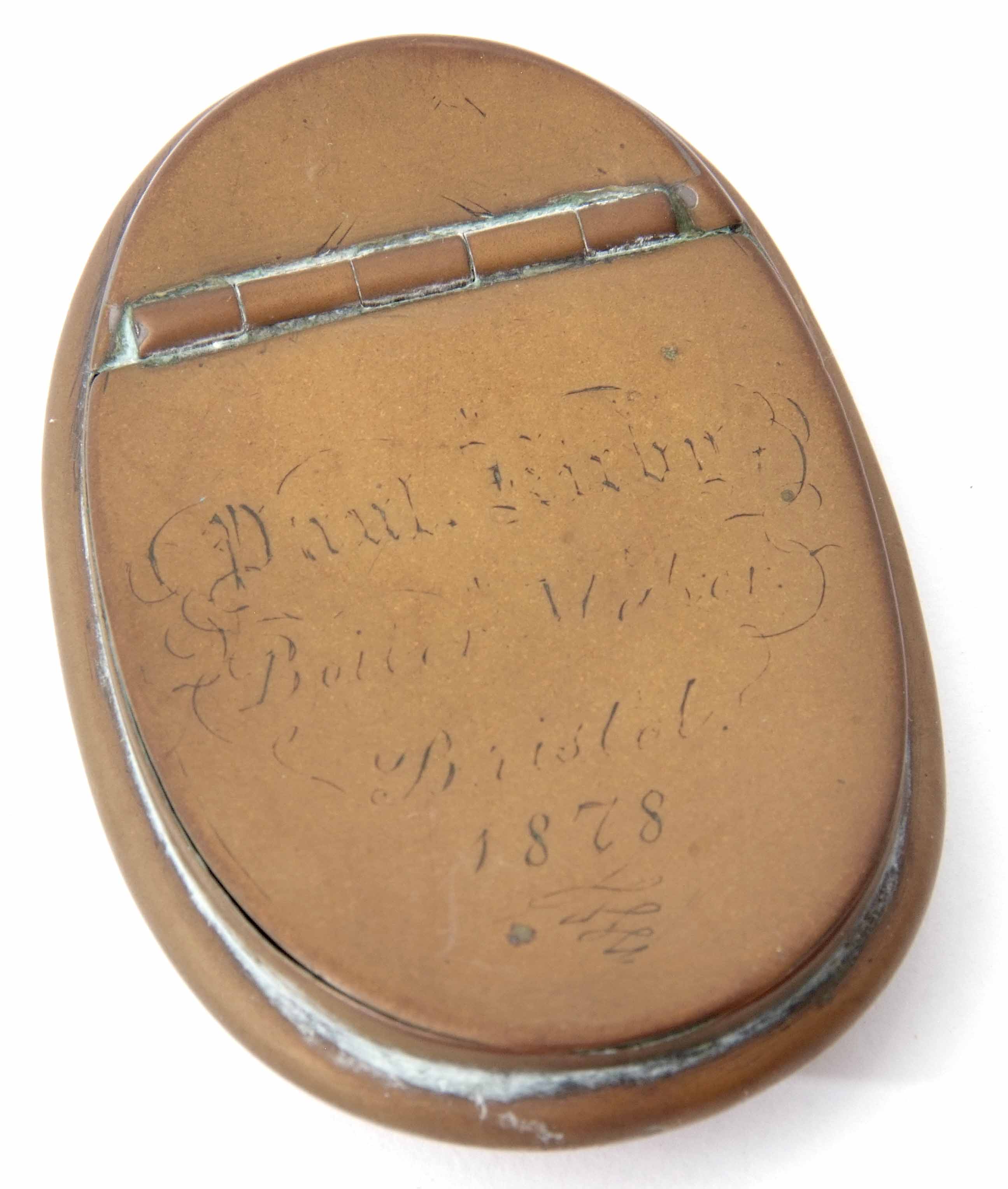 Mixed Lot: comprising 19th century tin lined brass snuff box of oval form with hinged cover and - Image 2 of 4