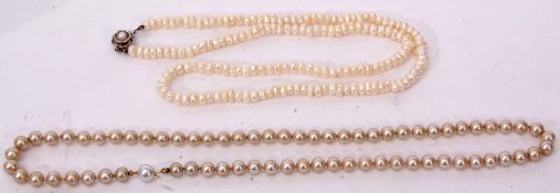 Mixed Lot: cased single row of modern freshwater pearl necklace, 32cm long fastened, to a rosebud