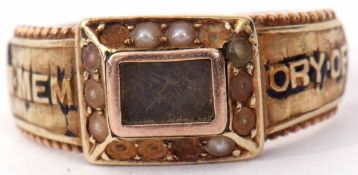 Victorian mourning ring, central glazed panel with plaited hair beneath, surrounded by split seed