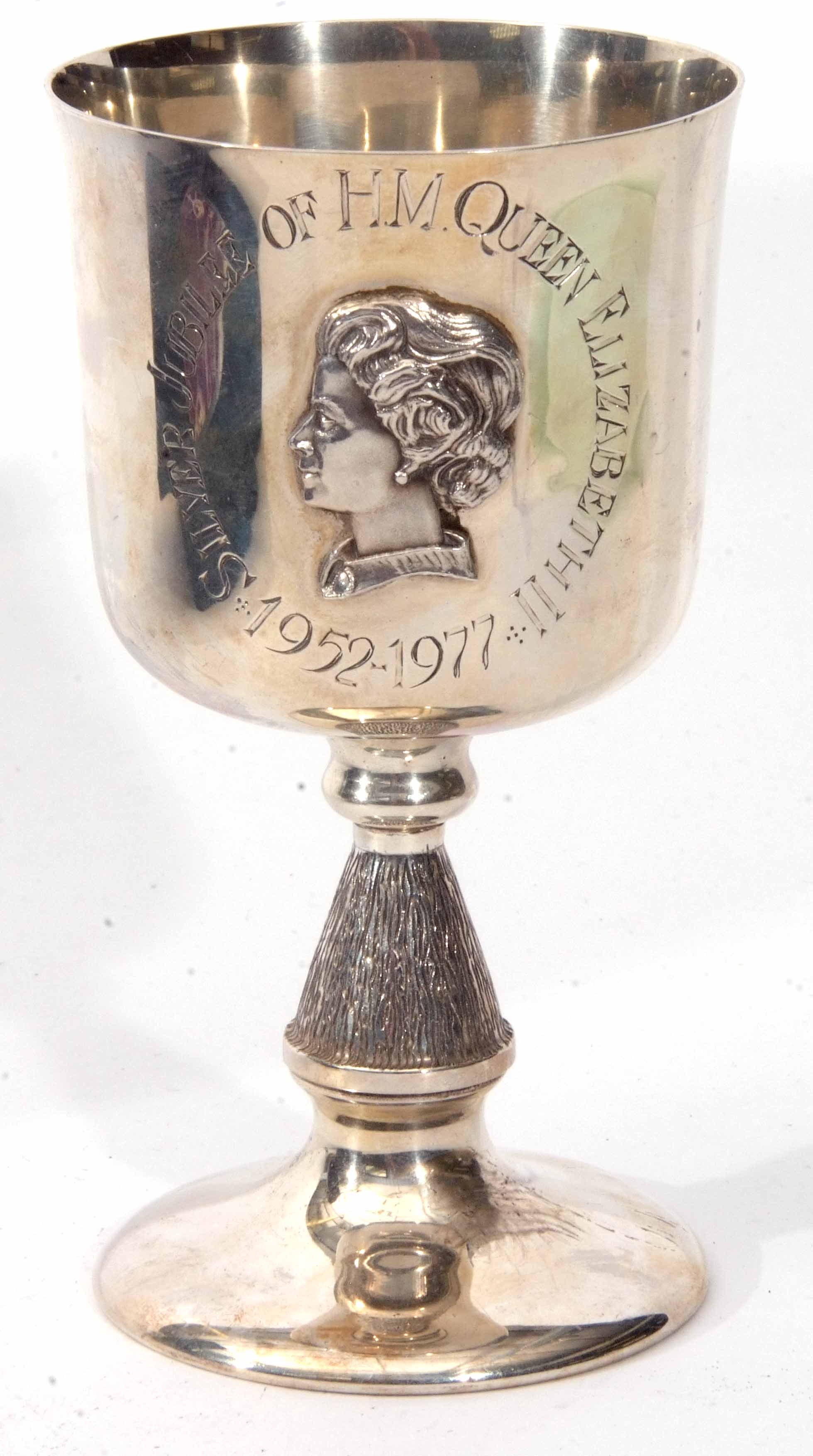Elizabeth II Silver Jubilee commemorative goblet, the polished circular goblet bowl with applied