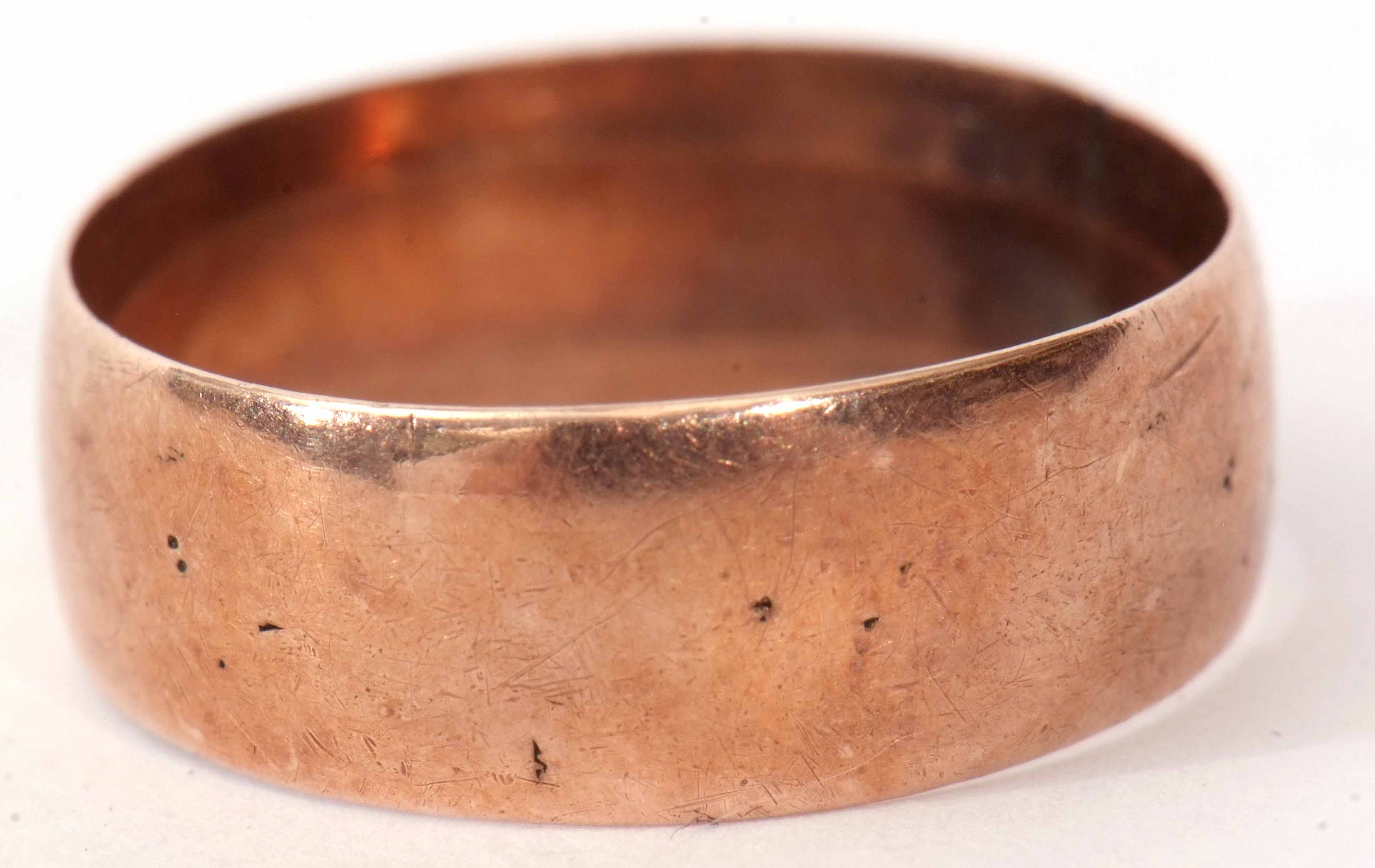 A 9ct rose gold wedding ring hallmarked Birmingham 1902, size O, 3gms