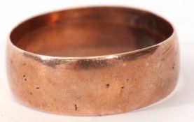 A 9ct rose gold wedding ring hallmarked Birmingham 1902, size O, 3gms