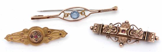 Mixed Lot: two 9ct gold Victorian Etruscan style brooches together with a 9ct stamped open work