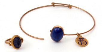 Mixed Lot: Egyptian revival yellow metal ring, the oval centre a lapis lazuli carved scarab