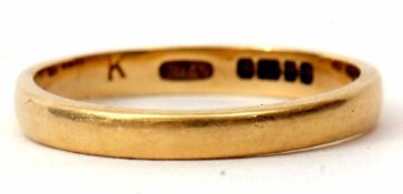 An 18ct gold wedding ring, hallmarked Birmingham 1951, 2.6gms, size O