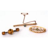 Mixed Lot: Edwardian 9ct open work brooch set with a central bezel set peridot, a 15ct stamped