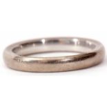 Precious metal plain polished wedding ring stamped 750, 5gms, size L