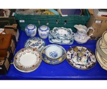 MIXED LOT OF CHINA WARES, 20TH CENTURY ORIENTAL SQUAT VASES, TEA BOWLS ETC