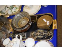 TRAY CONTAINING ASSORTED JELLY MOULDS, REPRODUCTION HORSE BRASSES ETC
