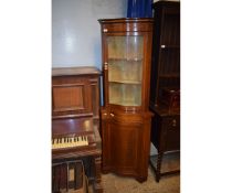 EDWARDIAN MAHOGANY FLOOR STANDING CORNER CUPBOARD WITH SERPENTINE FRONT, THE TOP WITH SINGLE