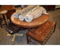 19TH CENTURY MAHOGANY CIRCULAR BREAKFAST TABLE WITH TURNED COLUMN ON A TRIPOD BASE