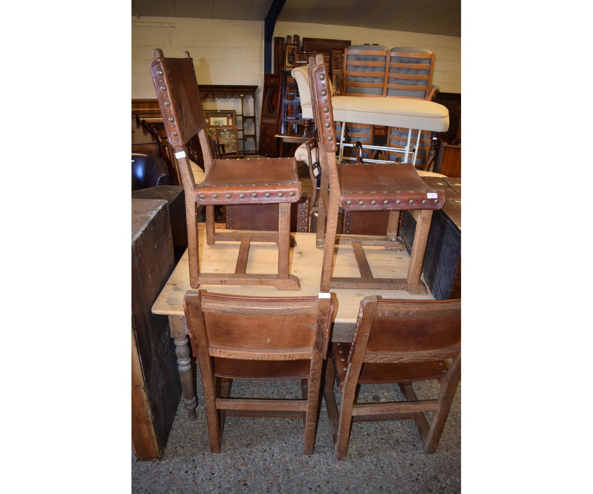 SET OF SIX RUSTIC ARTS & CRAFTS TYPE DINING CHAIRS WITH OAK FRAMES AND TAN LEATHER SEAT AND BACK