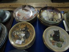 MIXED LOT OF DECORATED COLLECTORS PLATES