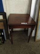 MAHOGANY SQUARE FORMED COFFEE TABLE WITH REEDED LEGS