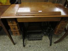 GOOD QUALITY TREADLE SINGER SEWING MACHINE STAND WITH OAK TOP AND FITTED DRAWERS