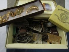 TIN MIXED SILVER PLATED WARES, COSTUME JEWELLERY, GENTS WRIST WATCHES ETC